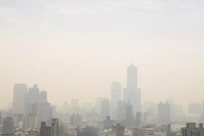 秋高氣燥，警惕“三手煙”！空氣凈化除濕機(jī)